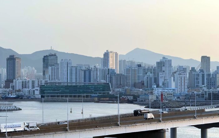 Article Image for Investment Opportunities in South Korean Tech Giants